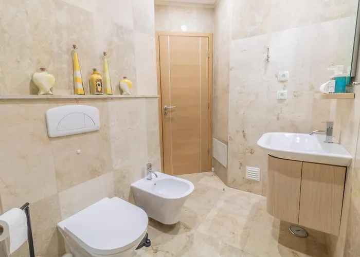 #013 Cozy Quiet Location Apartment *